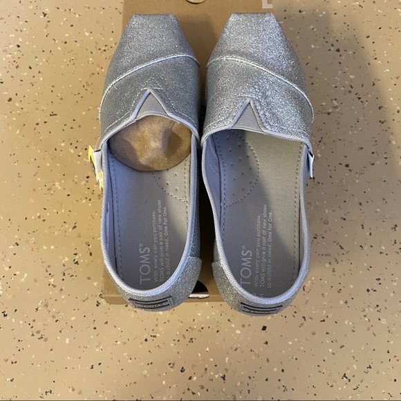 NEW TOMS Classic Slip on Sparkly Silver Iridescent - Picture 5 of 8